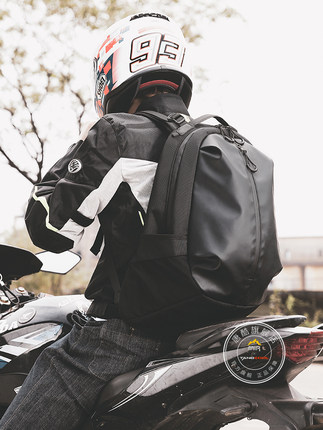 双肩包男摩托车头盔包潮牌机车背包防水骑行包运动旅行包女大容量